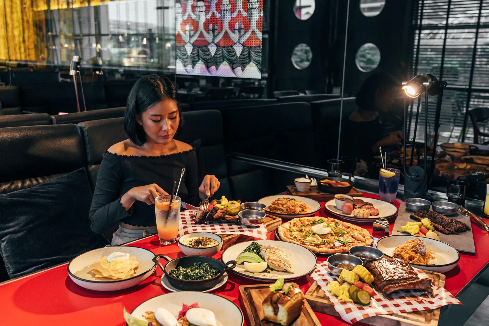 4. The Kitchen Table (Buffet) at W Bangkok Hotel โปรโมชั่นบุฟเฟ่ต์ มา 3 จ่าย 2 มิถุนายน 2568