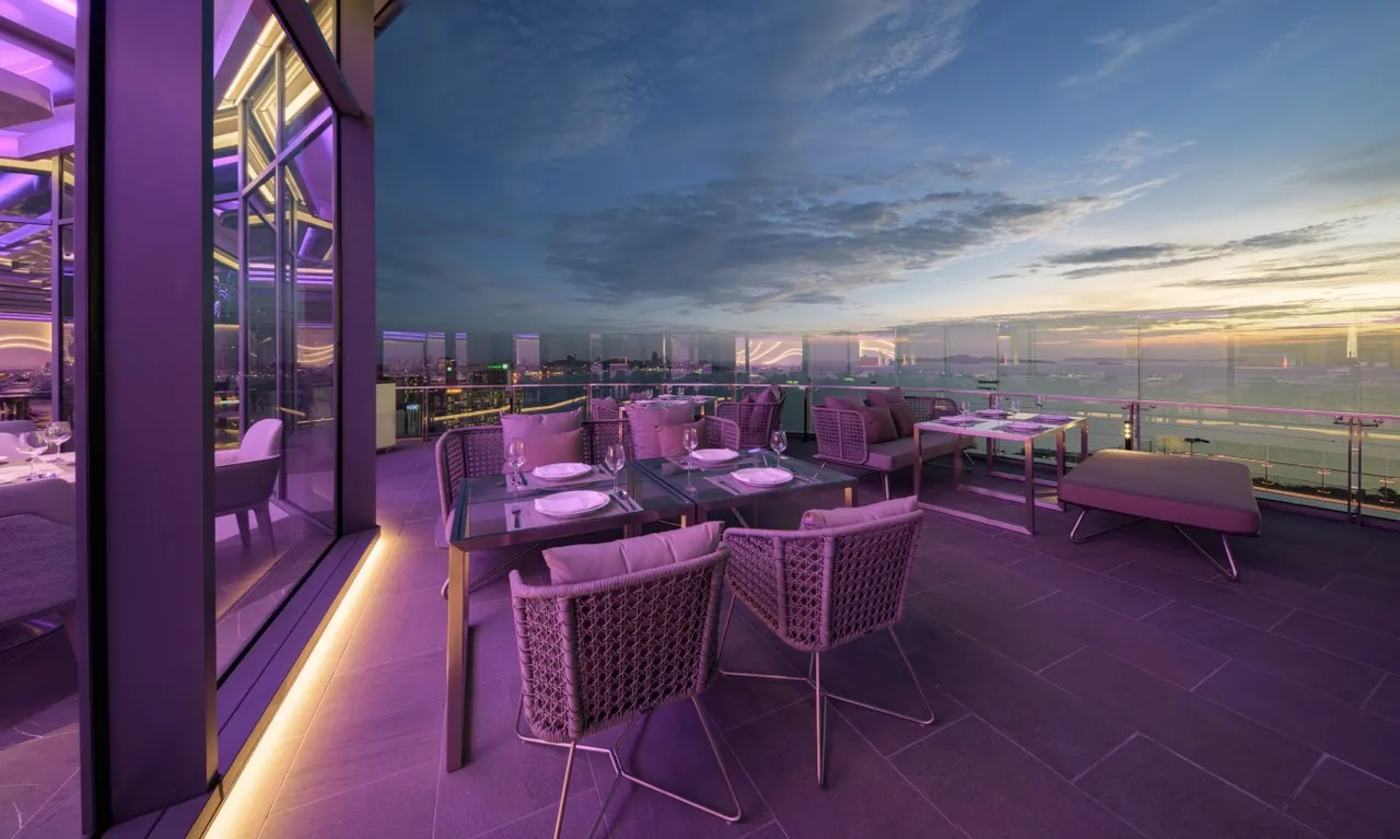 Sola Luna Rooftop at Grande Centre Point Space (Pattaya) โปรโมชั่นร้านอาหาร เดือนกุมภาพันธ์ 2568