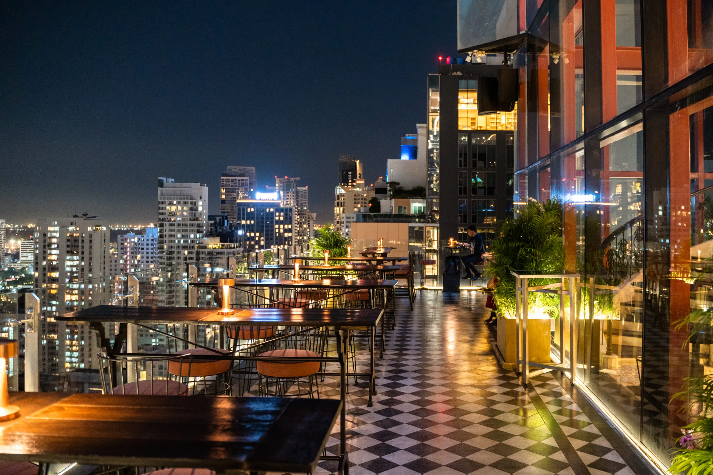 Mojjo Rooftop Lounge & Bar Skyview Hotel Bangkok